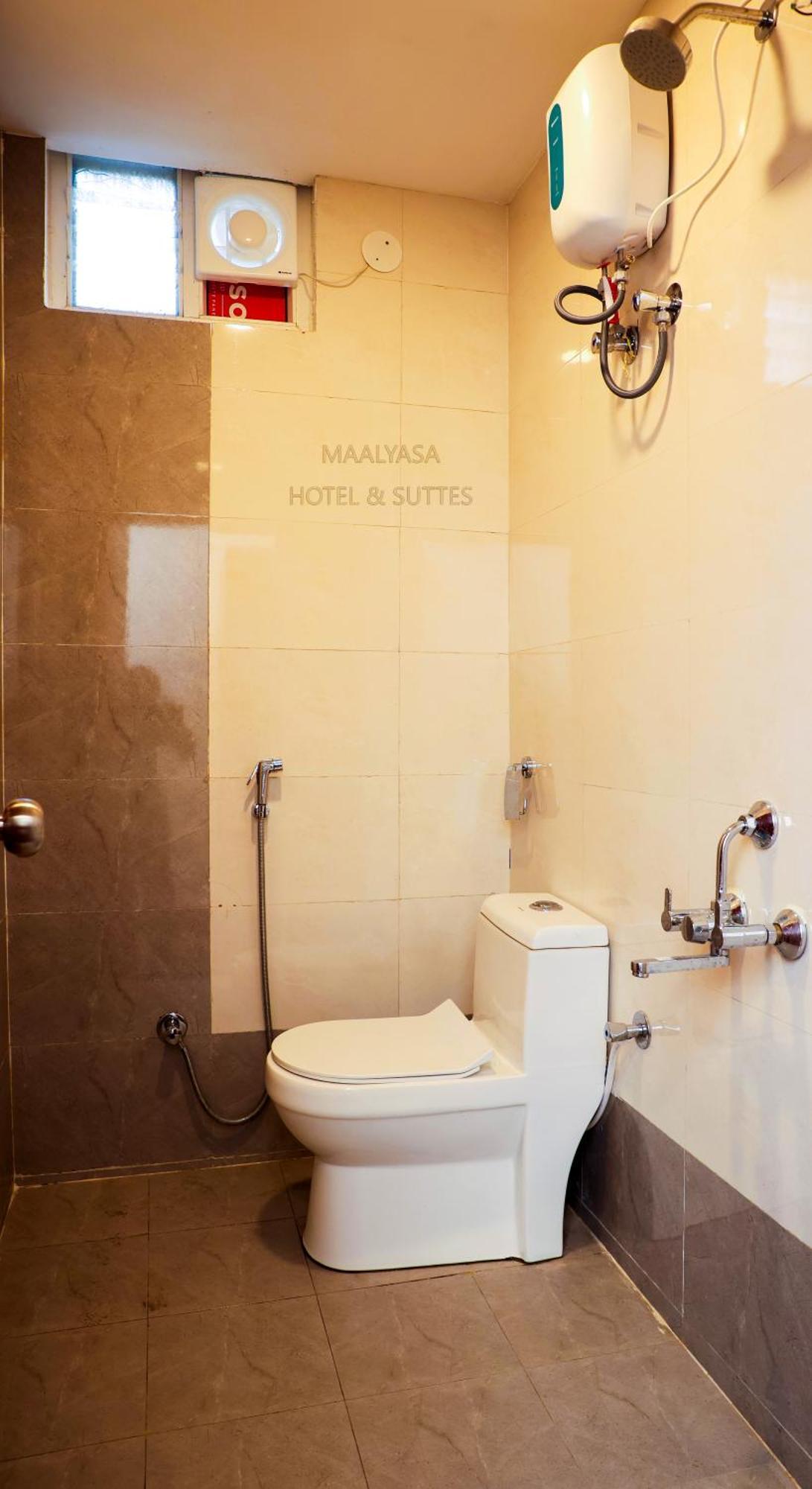 Maalyasa Hotel And Suites Хидерабад Екстериор снимка