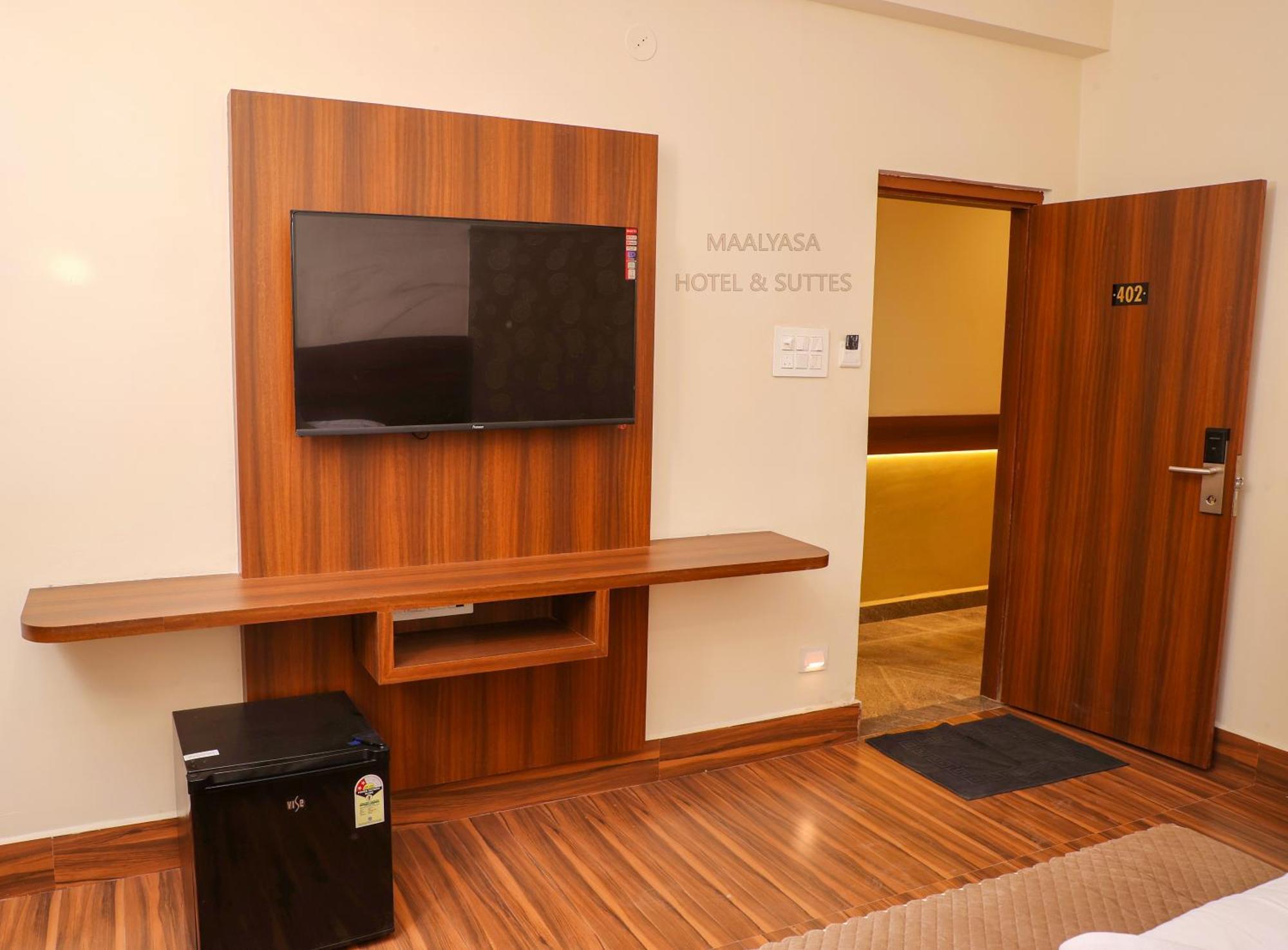Maalyasa Hotel And Suites Хидерабад Екстериор снимка